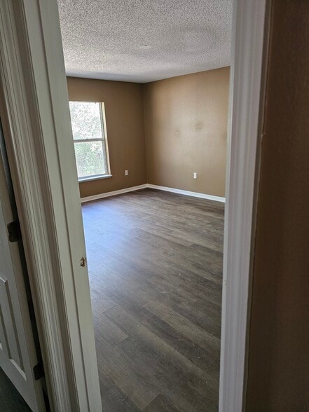 Building Photo - 9316 N Dallas Way