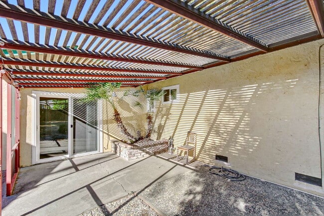 Building Photo - Classic Davis Manor Ranch — 3 Bed, 2 Bath with Covered Patio and Large Yard