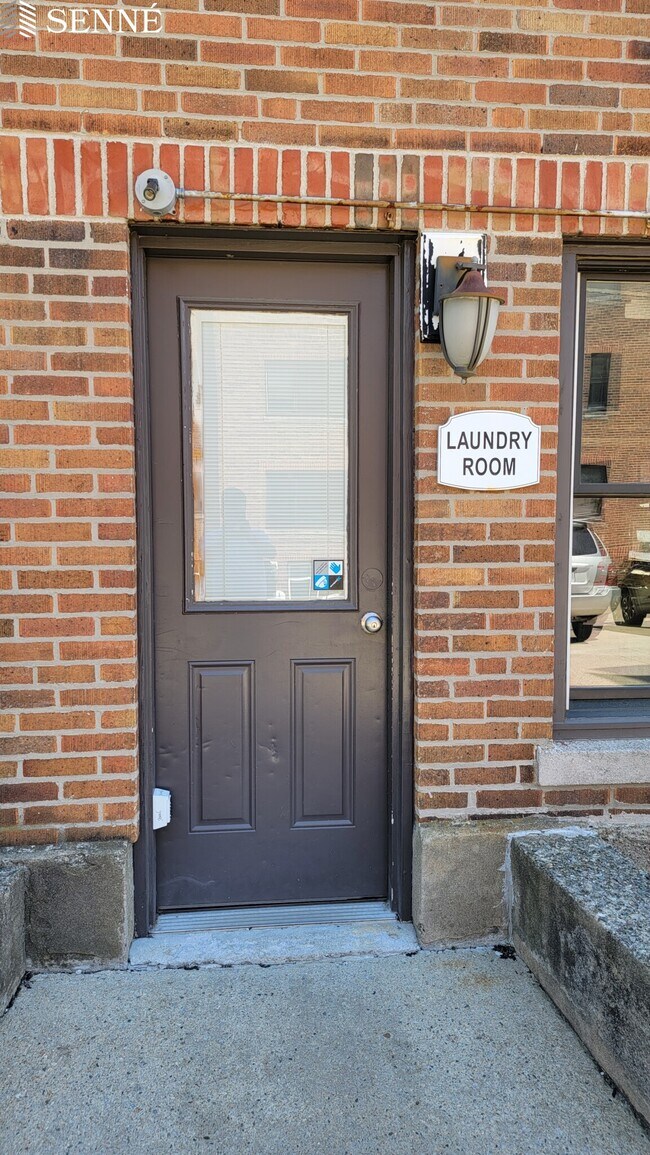 Building Photo - 6 Sherborn Ct