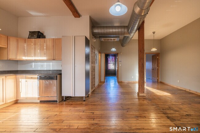 Building Photo - 325 Lafayette St