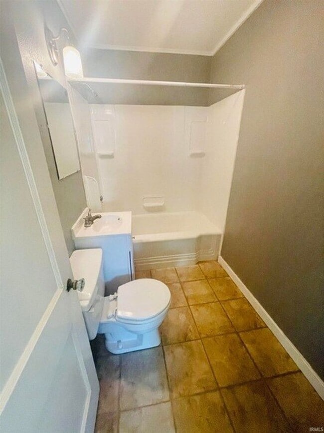 Building Photo - 416 S Eastside Dr