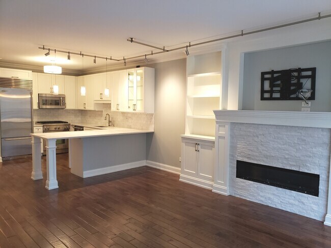 Building Photo - 21 W Chestnut St