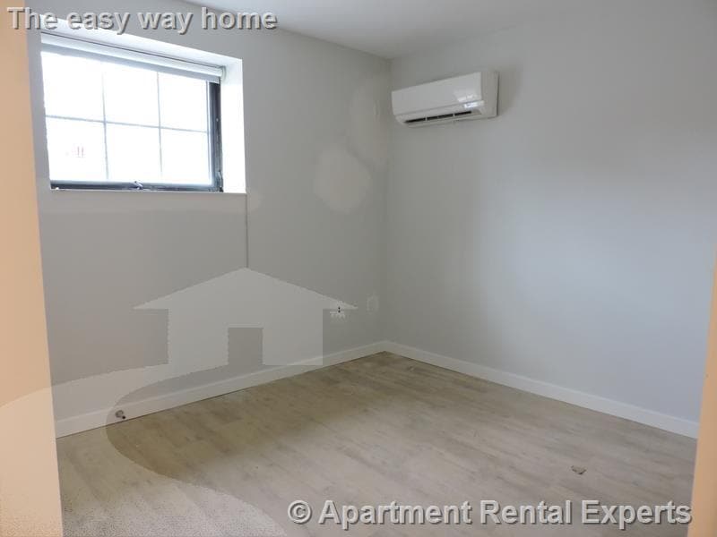 Building Photo - 10 Soden St