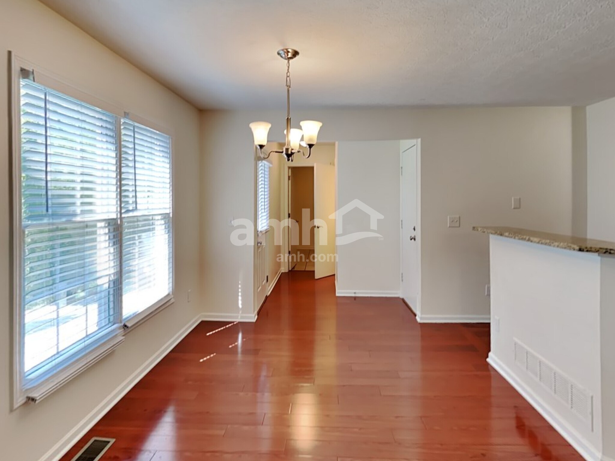 Building Photo - 1961 Creekview Dr