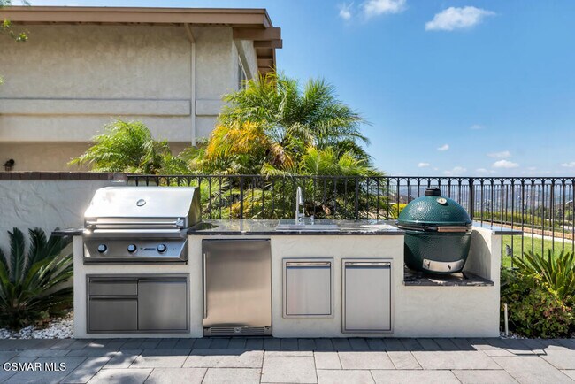 Building Photo - 4066 Calle Del Sol