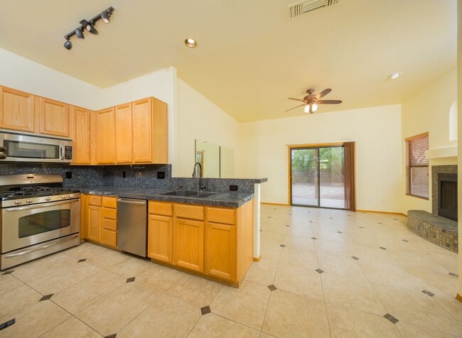 Building Photo - Beautiful Spacious NW home