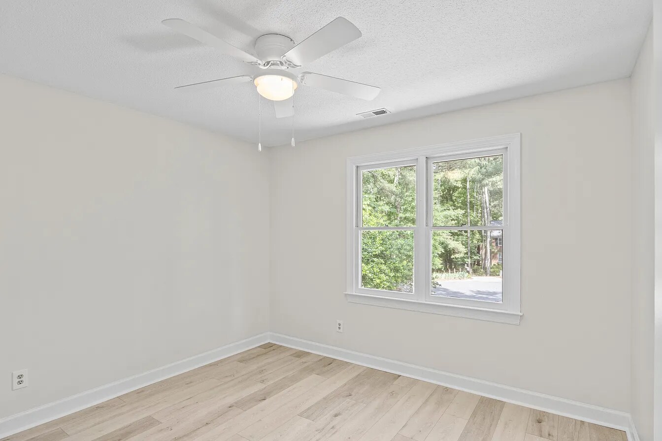 Building Photo - 623 Elmwood Ct