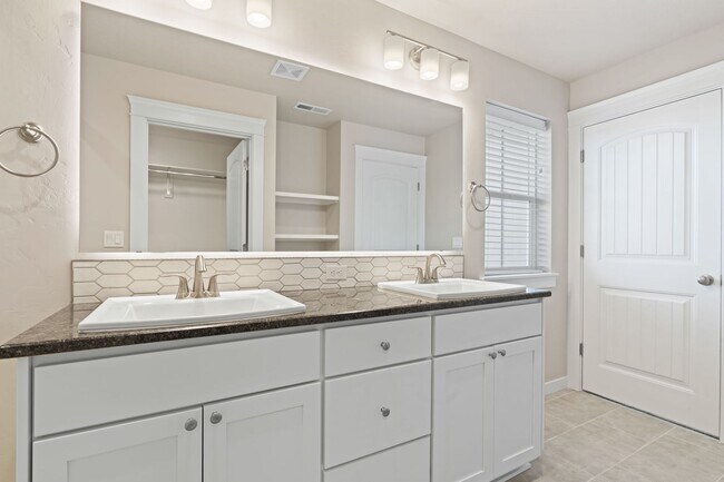 Building Photo - GORGEOUS 3bd/2.5ba Payette Duplex w/Modern construction, pristine condition, and ready for you!