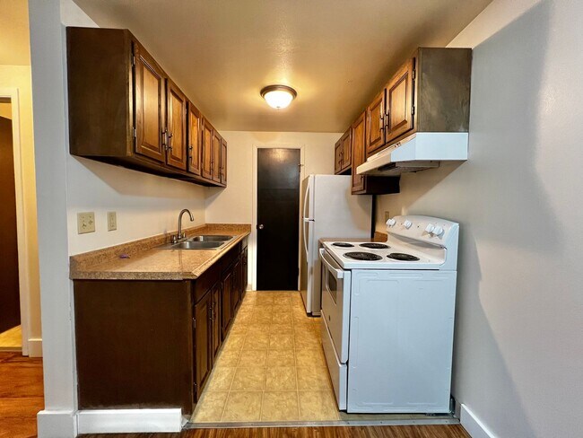 Interior Photo - Mathews634 (KC-JF-NB)