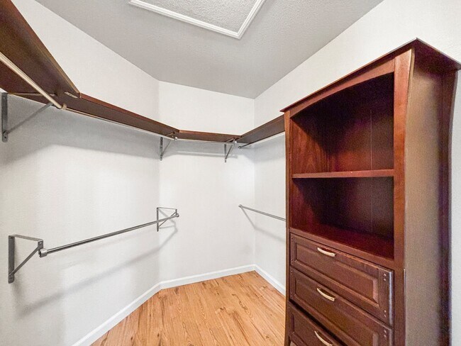 Building Photo - Spacious & Upgraded 4 Bedroom, 3 Bath Home...