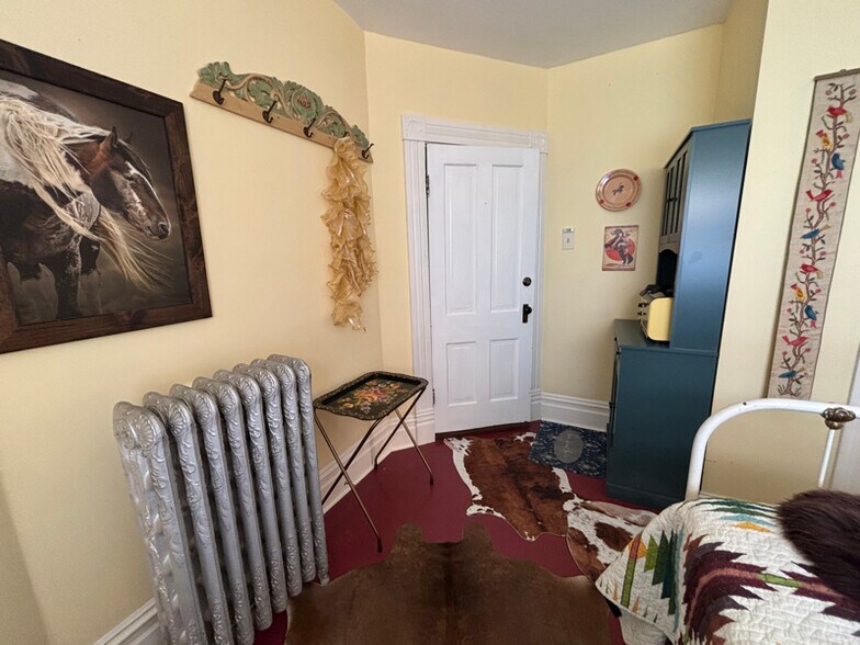 Building Photo - 425 S Washington St