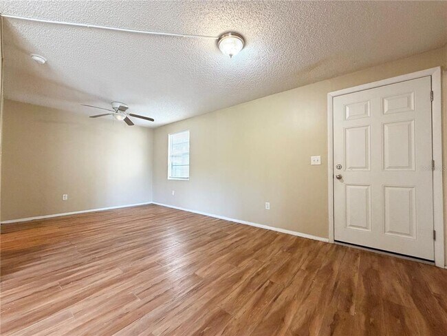 Building Photo - 129 Camphor Cir