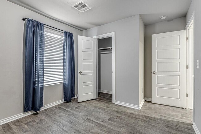 Building Photo - 4405 Montage Blvd