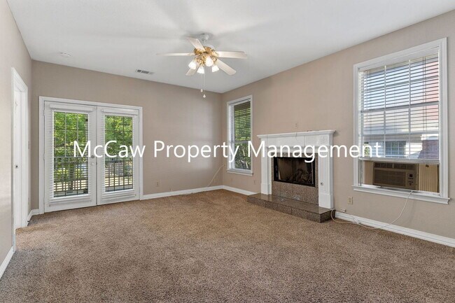 Building Photo - 302 W Spring St