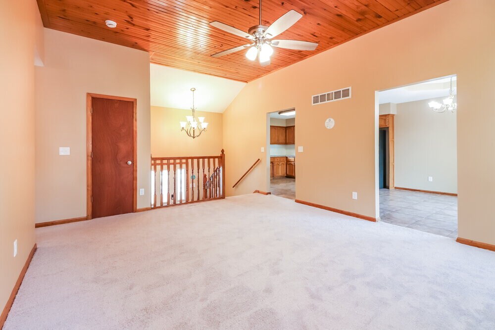 Building Photo - 1711 Roberta Dr