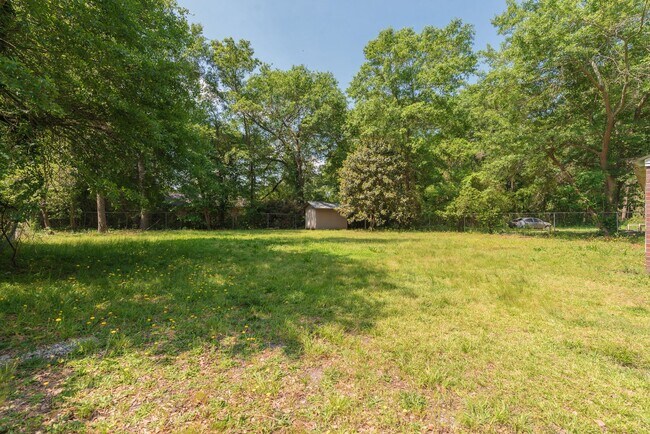 Building Photo - Comfort You’ll Love, Space You’ll Appreciate! - Section 8 welcome!