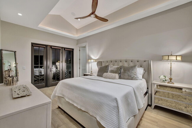 Building Photo - 400 Mola Ave