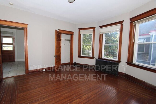 Building Photo - 2539 Melrose Ave