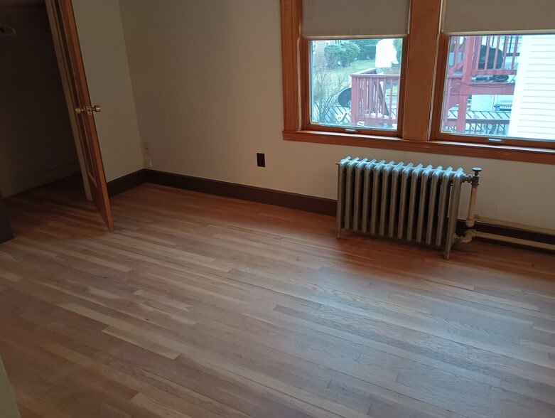 Master Bedroom - 139 Sigourney St