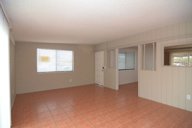 Building Photo - Charming 4 Bedroom 2 Bath House! South Tucson Location! Close to the 1-19!