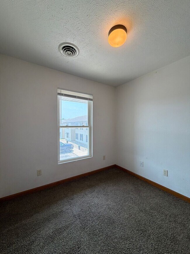 Building Photo - 269 Woodridge Ct