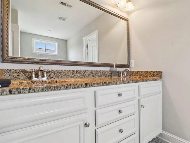 Building Photo - Stunning 4BR House in Columbia