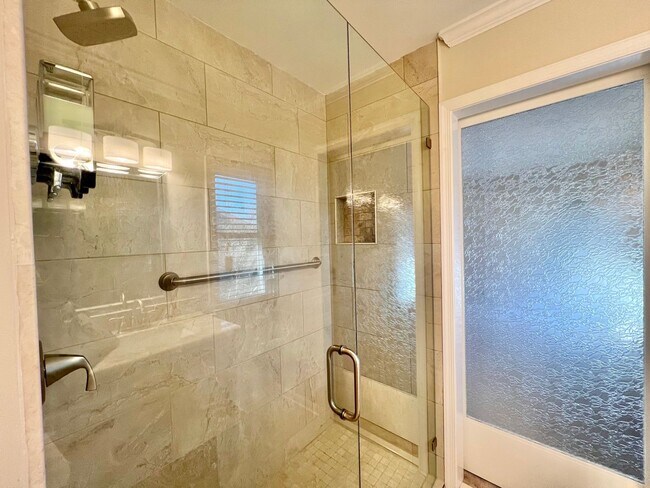 Building Photo - Charming Newly Remodeled 3BD, 2.5BA Raleigh Home with a Bonus Sunroom