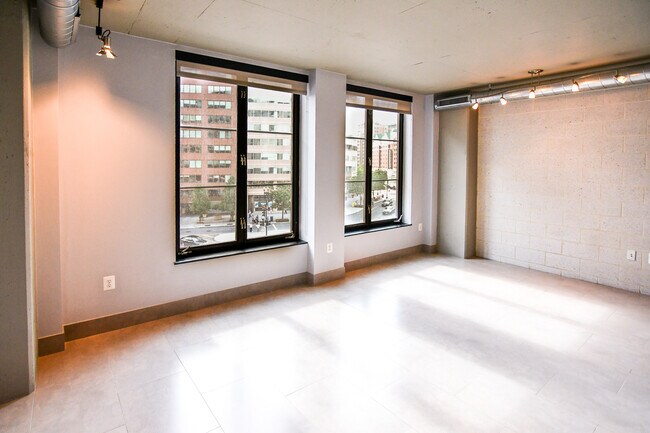 Building Photo - 1133 14th St NW