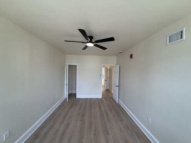 Building Photo - 1651 W Grange Ave