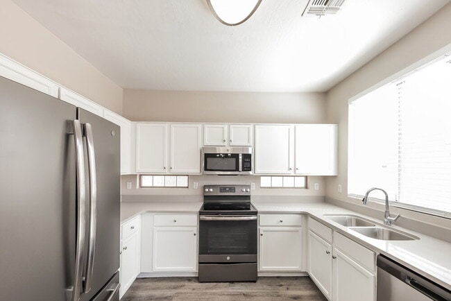 Building Photo - 11427 W Yuma St