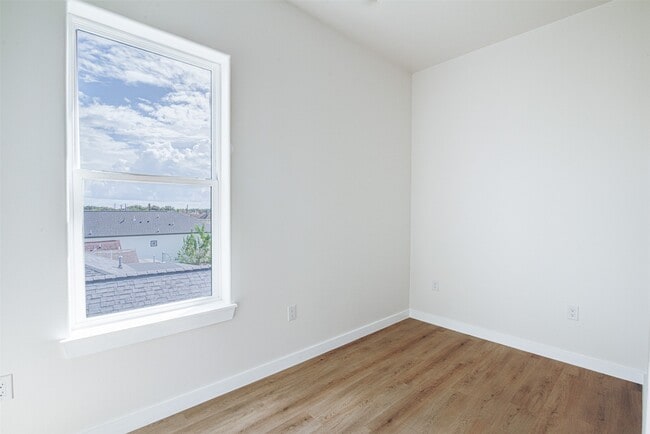 Building Photo - 4025 Avenue M