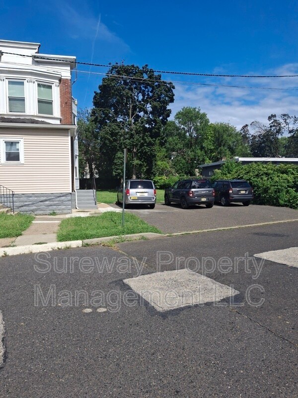 Building Photo - 401-403 Champion Ave