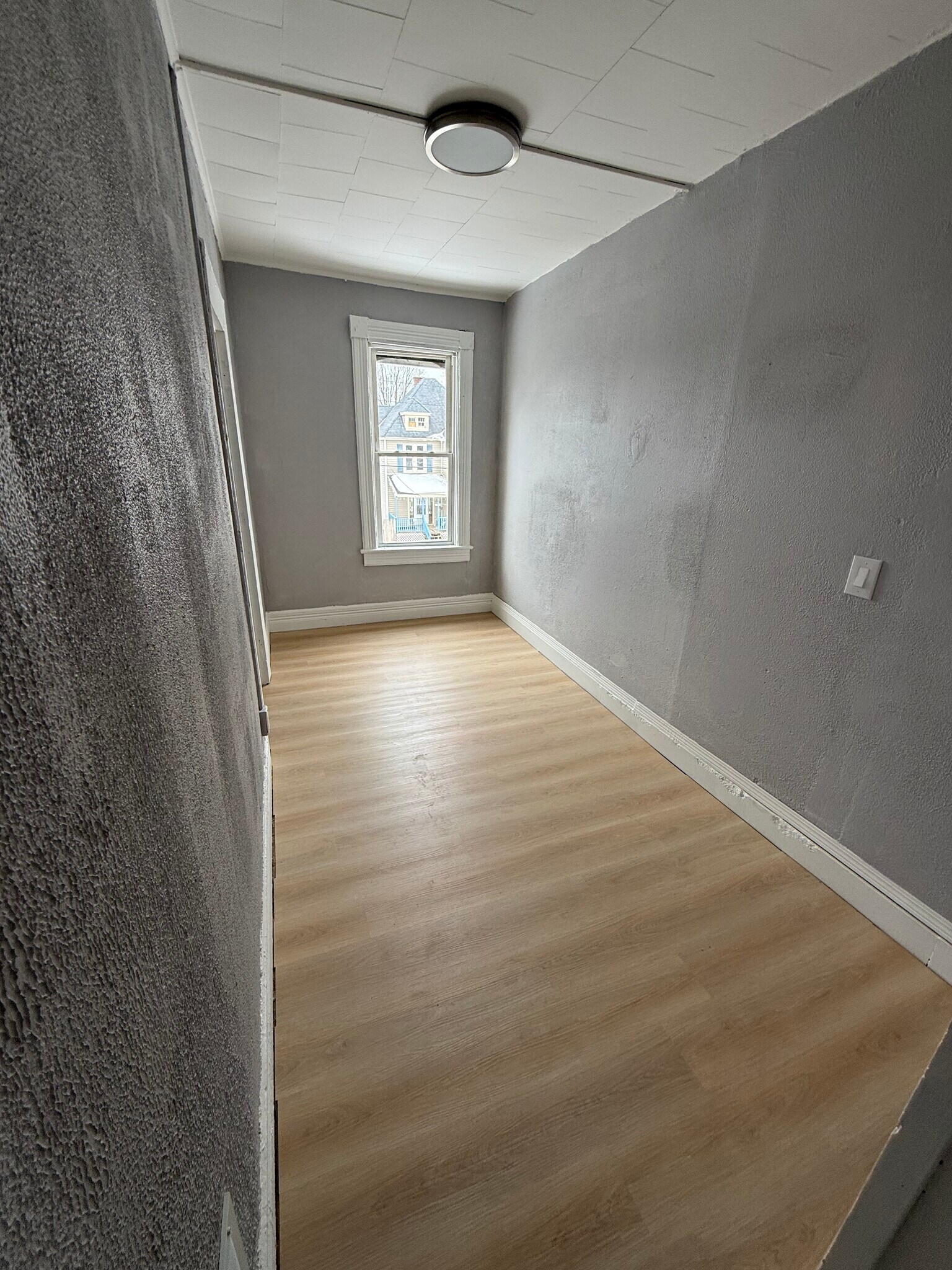 Building Photo - 313 Kossuth St