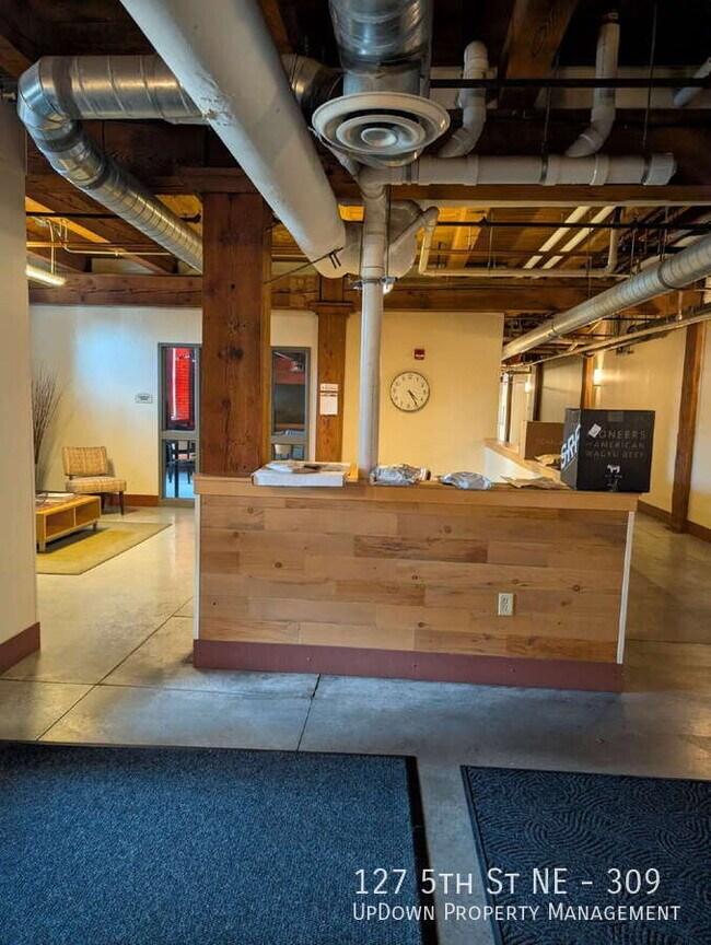 Building Photo - 127 5th St NE