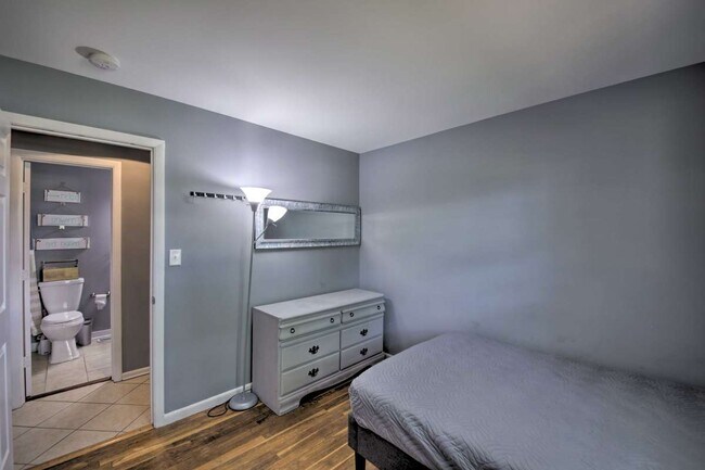 Building Photo - 6447 S Franklin Rd