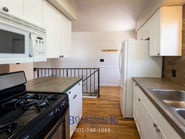 Building Photo - 1781 Lincoln Ln