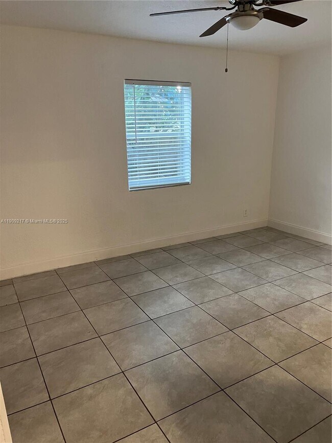 Building Photo - 1625 NW 9th Ave