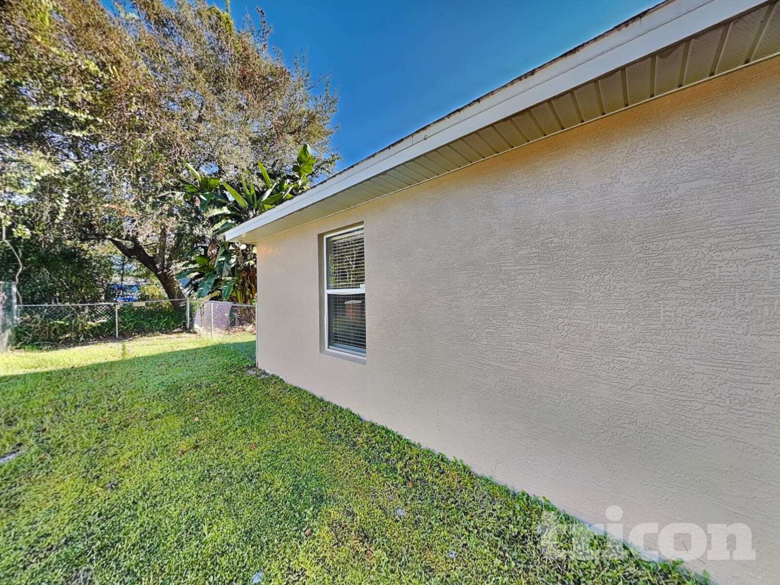 Building Photo - 1090 3rd Ave