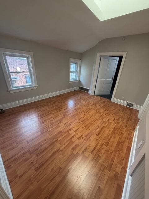 Building Photo - 338 W 10th St