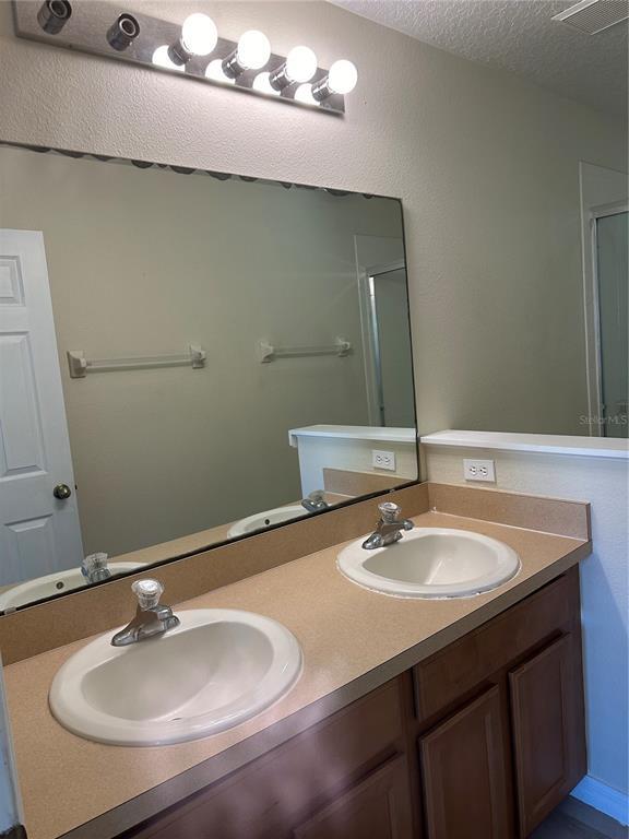 Building Photo - 753 Cresting Oak Cir