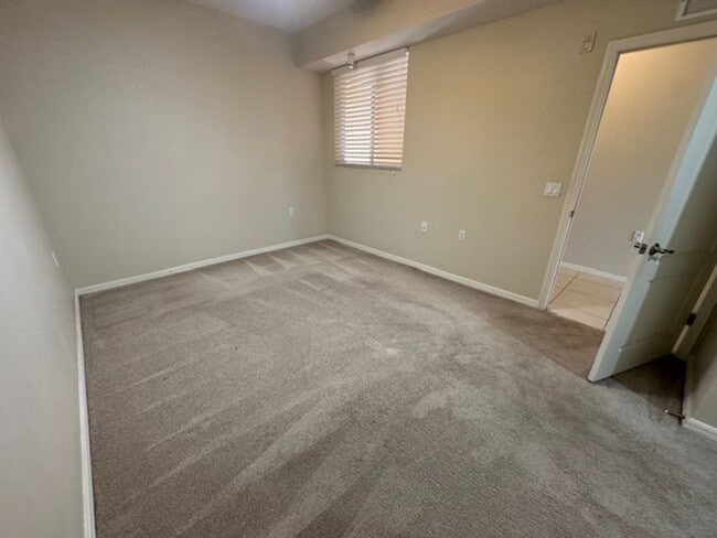 Building Photo - 2 bedroom 2 bathroom Condo in Terraces at ...