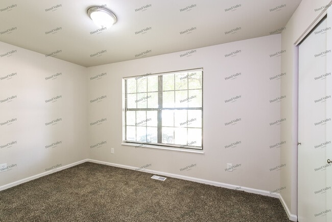 Building Photo - 2592 Forest Ln
