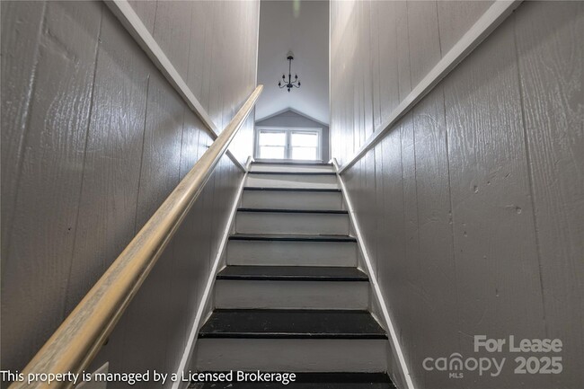 Building Photo - 757 S 5th St