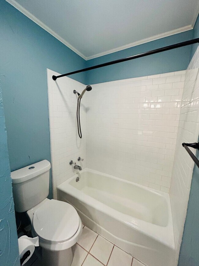 Building Photo - Spacious and Updated Hewitt Home