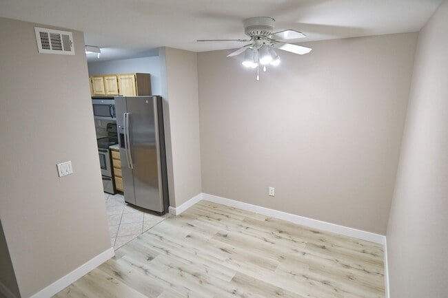 Building Photo - Great Upper Condo at Tuscan Villas, Hacienda and Decatur