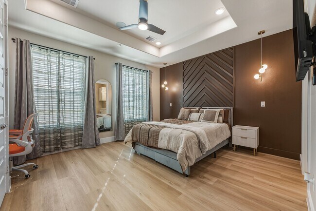 Building Photo - 4231 Elmwood St