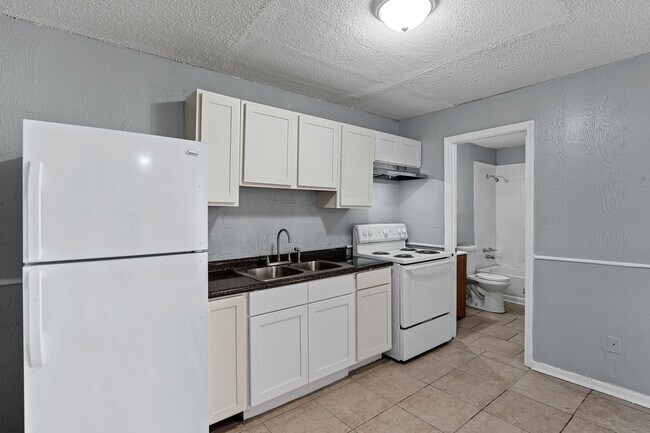 Building Photo - 1820 E Texas St