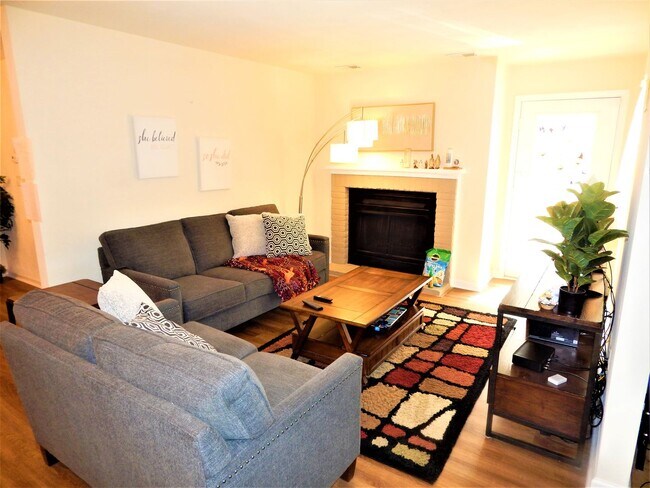 Building Photo - 305 Chowning Pl