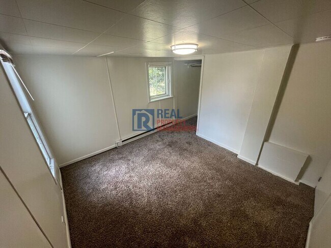 Building Photo - 107 W 1st-