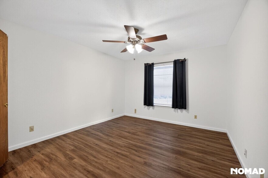 Building Photo - 2505 Briarwood Dr